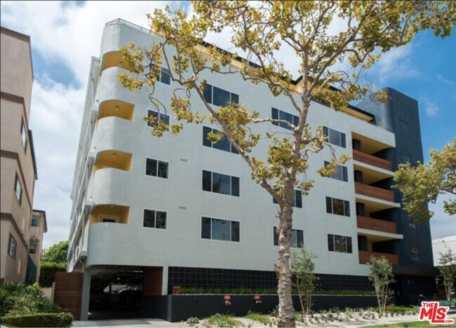 Foto del edificio - 131 S Maple Dr