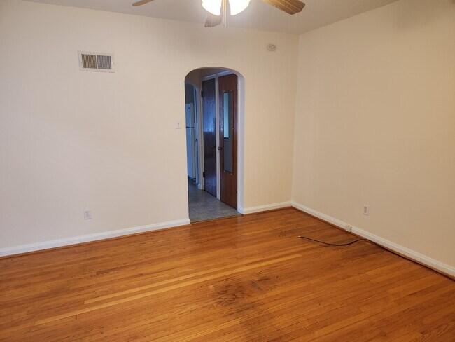 Bedroom - 6714 Lansdowne Ave