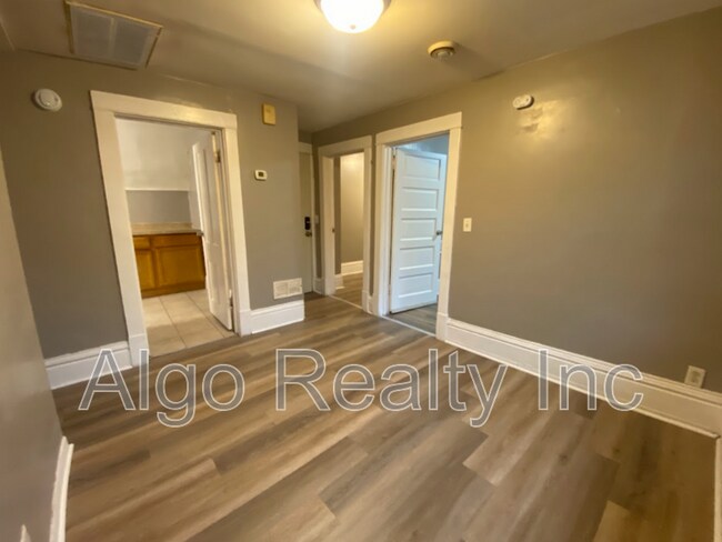 Foto del edificio - 2211 Queen Ave N