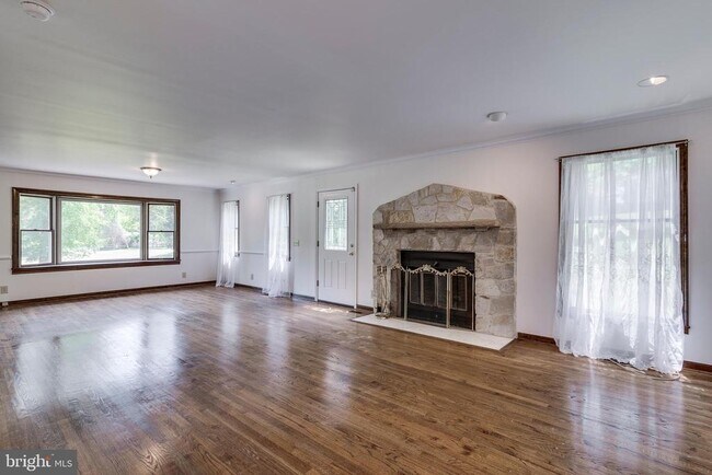 Foto del edificio - 9201 Harrington Dr