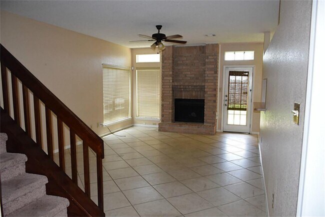 Foto del edificio - 4718 Sunshine Dr