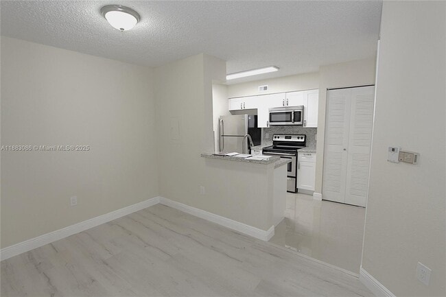 Building Photo - 2820 N Oakland Forest Dr