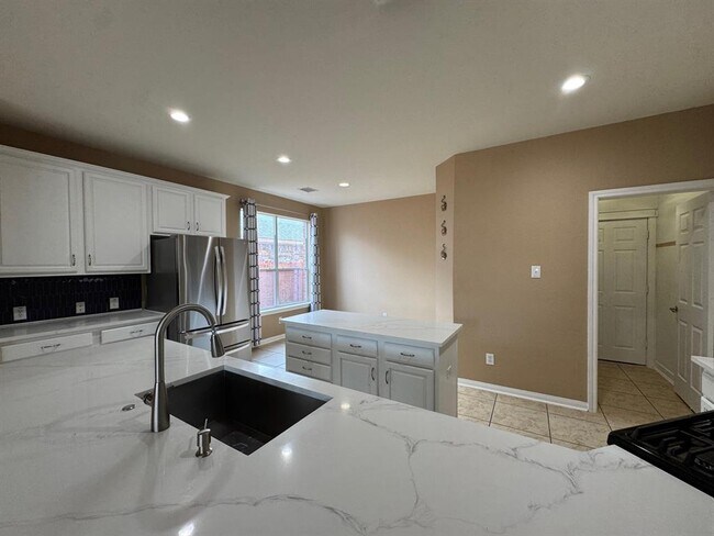 Building Photo - 24423 Hampton Lakes Dr