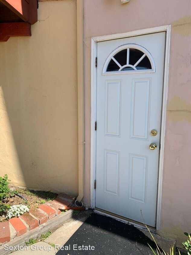 Primary Photo - Studio, 1 bath House - 2415 Mira Vista Dr ...