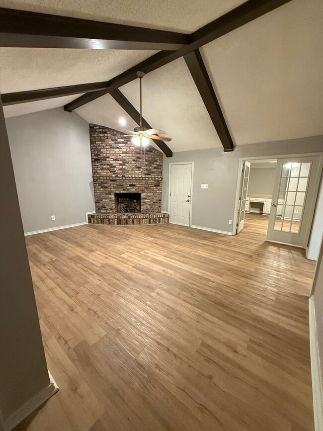 Building Photo - Spacious 4-Bedroom Home with Office, Fireplace & Pet-Friendly Living