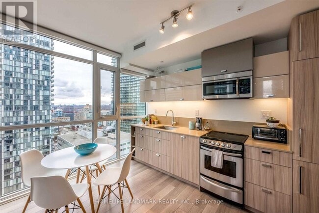 Photo du bâtiment - 290 Adelaide St W