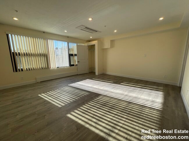 Foto del edificio - 1028a Commonwealth Ave