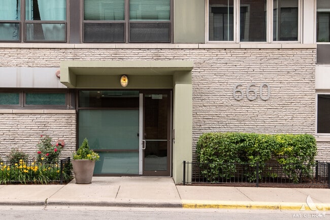Building Photo - 660 W Wayman St
