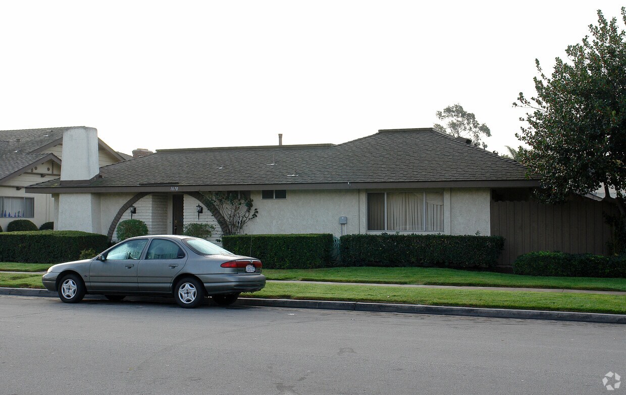 Primary Photo - 1670 W Cindy Ln