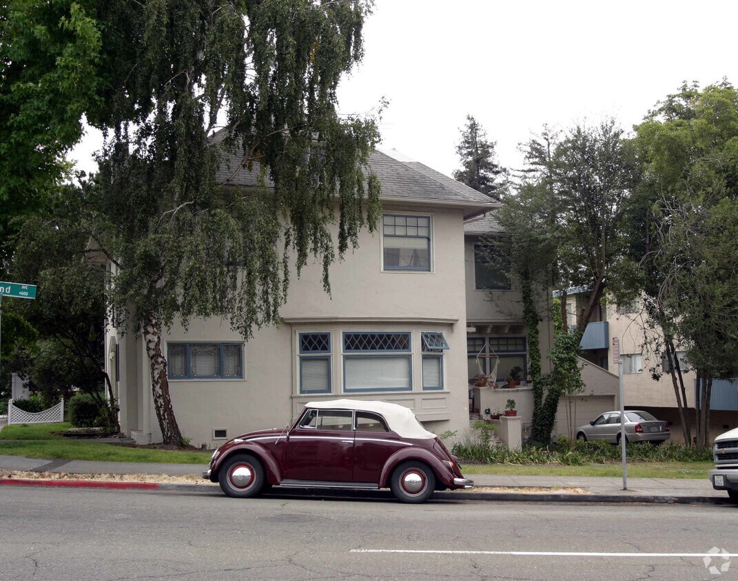 Primary Photo - 570-572 Oakland Ave