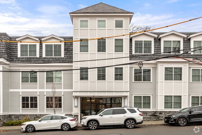 Building Photo - 475 Lagrange St
