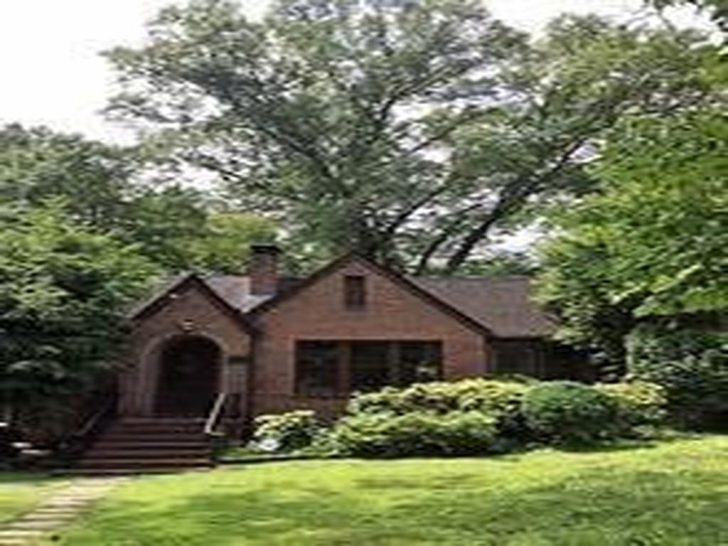 Primary Photo - 207 Springdale Dr NE