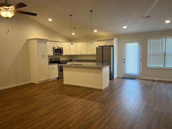 Building Photo - Single-Level 2-bd/2bath condo in desirable...