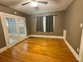 Building Photo - 1406 Woodland Dr