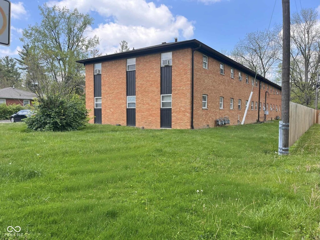 Building Photo - 6262 Eastridge Dr