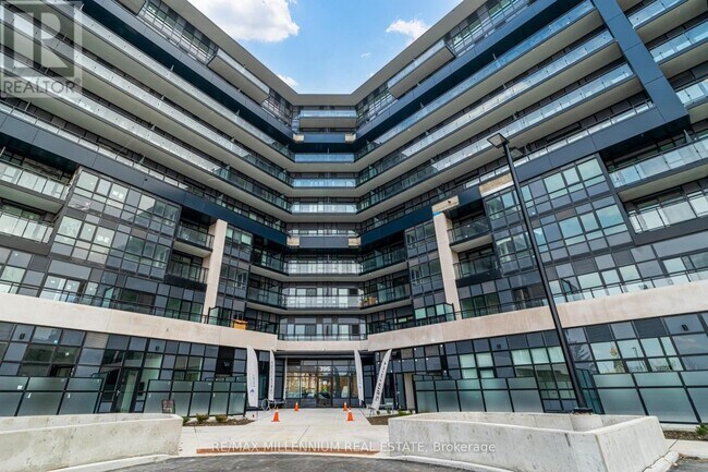 Photo du bâtiment - 395 Dundas St W