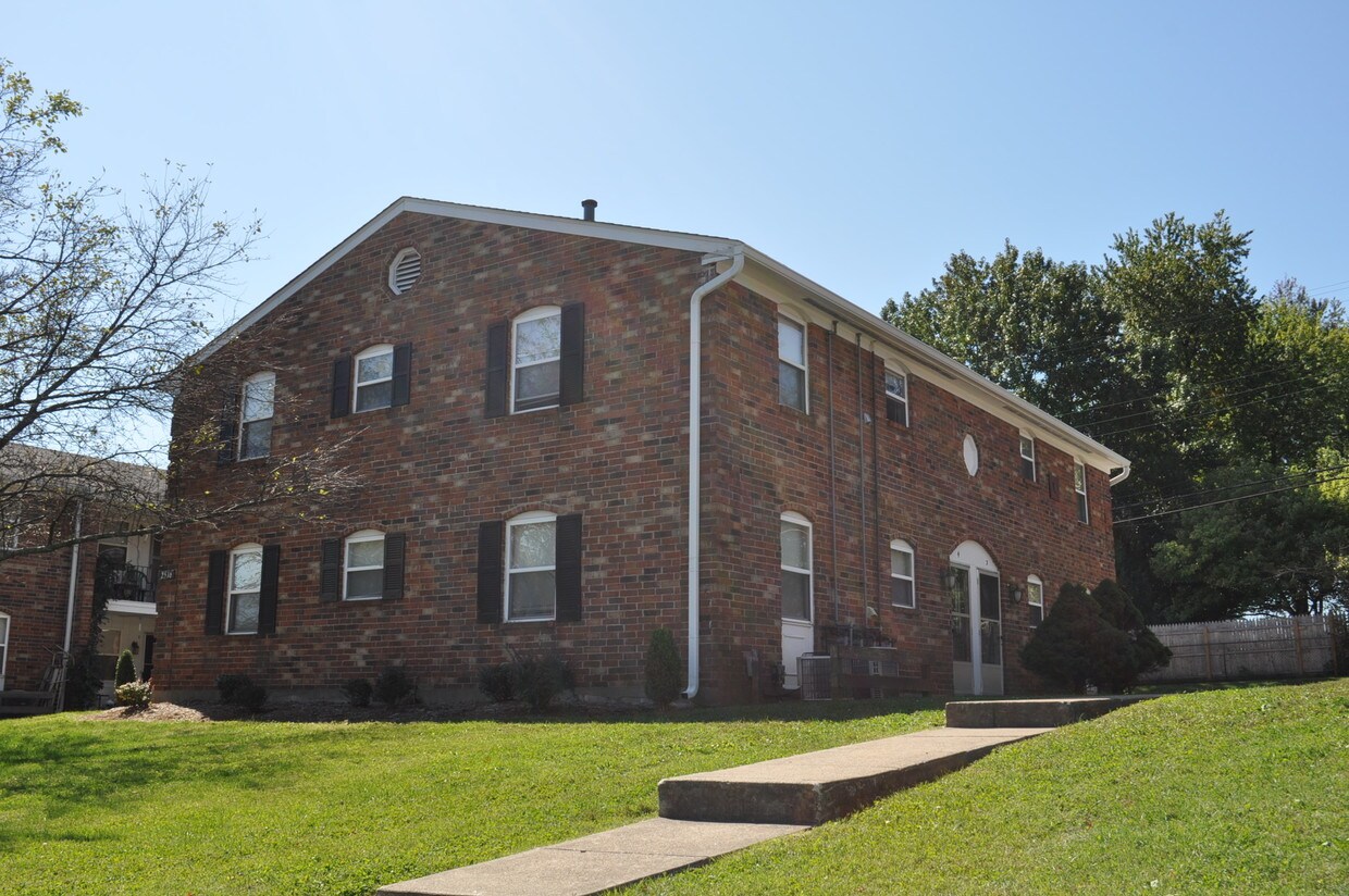 2516 Langdon Dr Unit 1, Rolling Hills, KY 40242 Room for Rent in