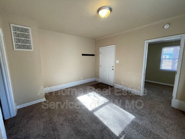 Foto del edificio - 739 S Douglas Ave