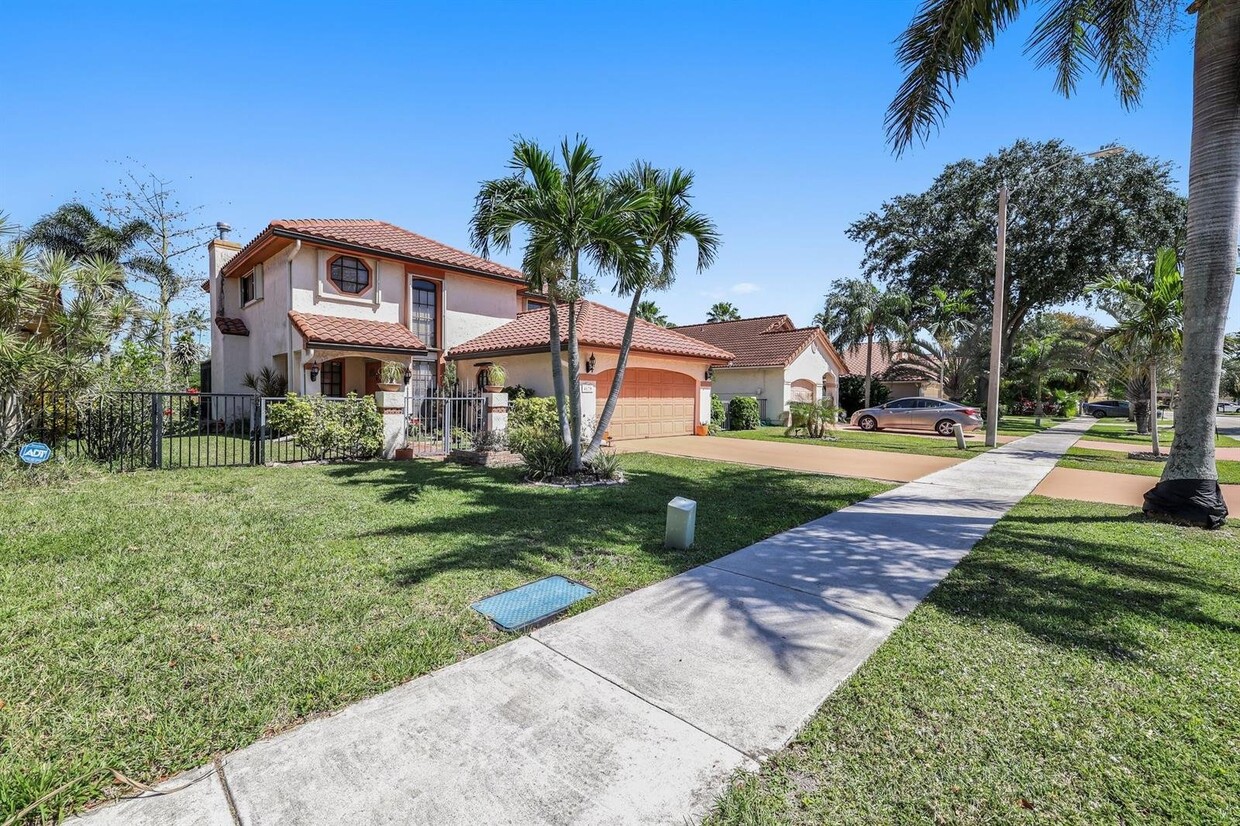 Foto principal - 4179 NW 6th Ct