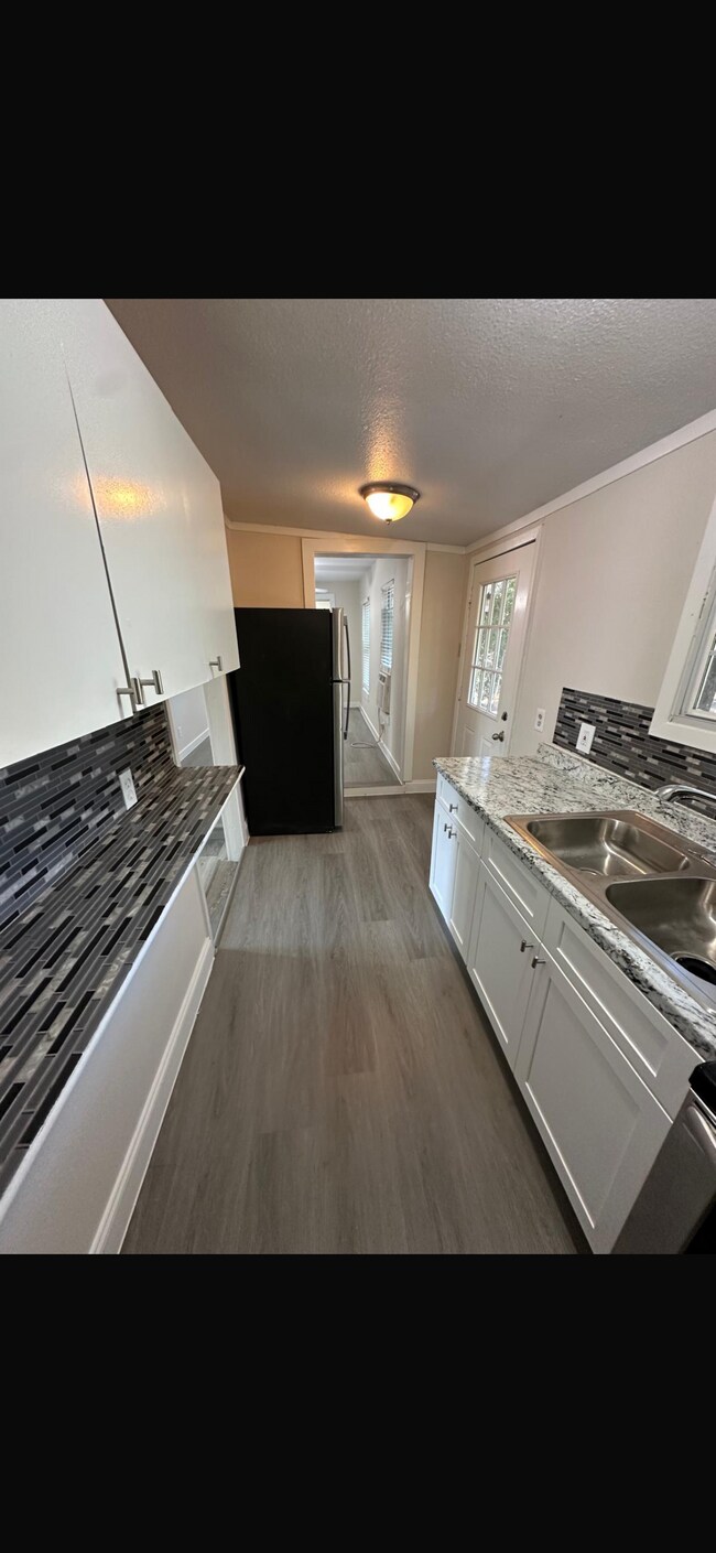 Kitchen - 2308 W 6th Ave