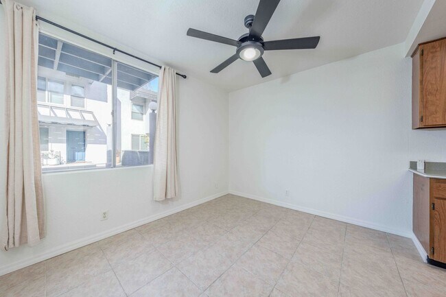 Foto del edificio - SPACIOUS 2 Bed Townhouse in Garden Grove