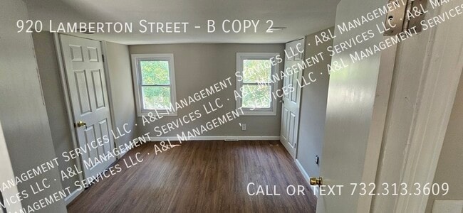 Building Photo - 920 Lamberton St