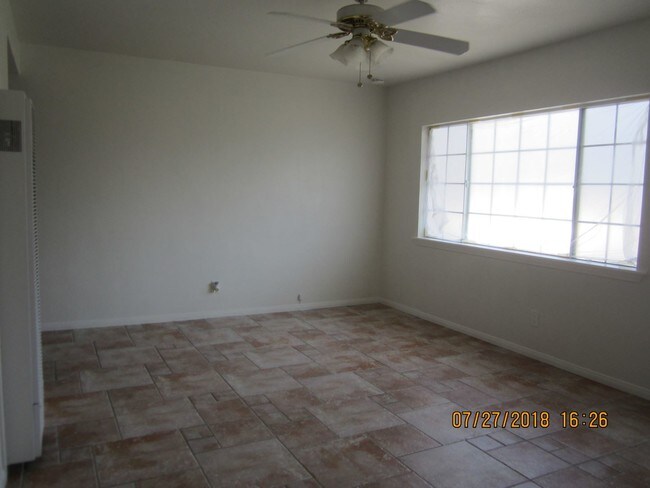 Building Photo - 2 br, 1 bath Apartment - 1004 TEXAS STREET