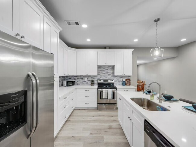 Building Photo - 4019 Ave S