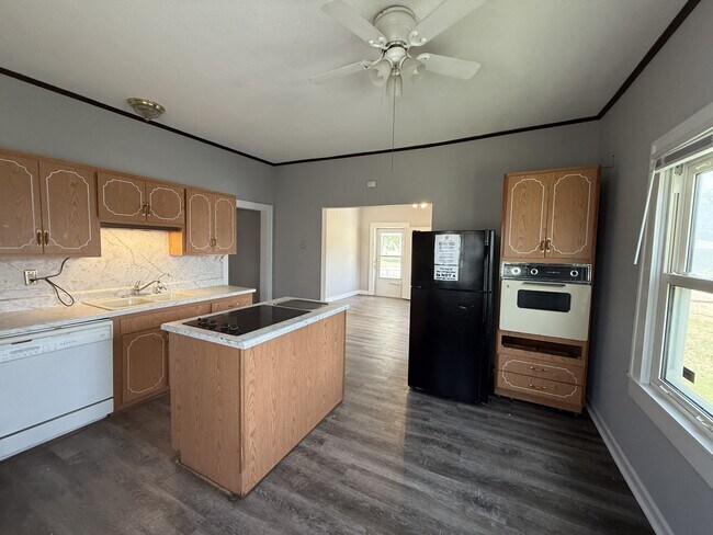 Foto del edificio - 915 N Hoover Rd