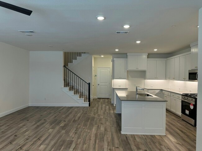 Foto del edificio - 2821 Jacaranda Dr