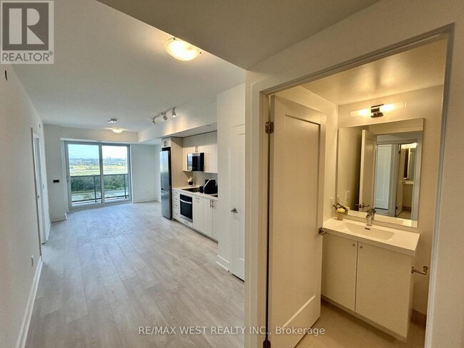 Building Photo - 1831 Simcoe St N