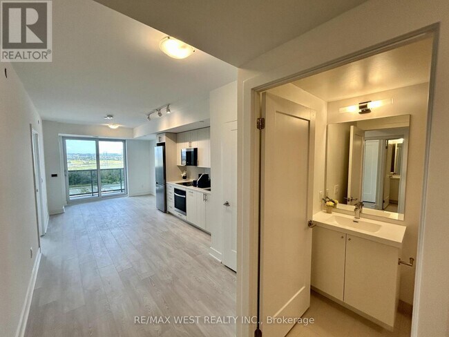 Photo du bâtiment - 1831 Simcoe St N