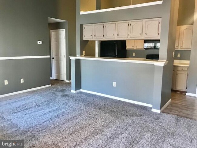 Building Photo - 1004 Markham Ct