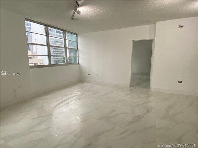 Foto del edificio - 999 Brickell Bay Dr