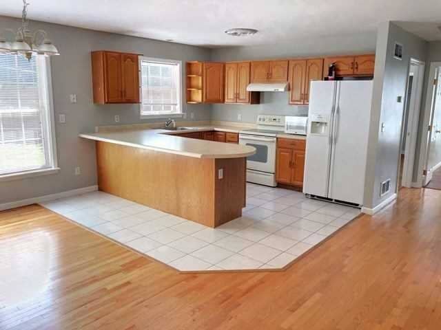 Primary Photo - 142 College Ave