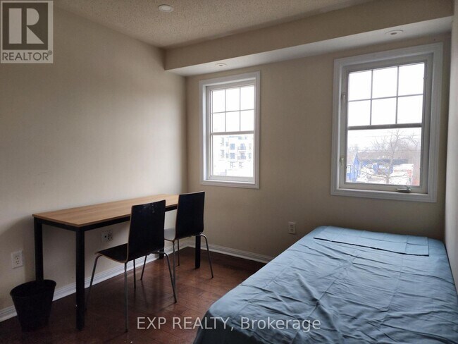 Photo du bâtiment - 8822 Sheppard Ave E