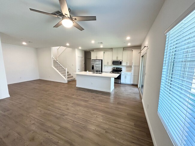 Foto del edificio - 3/BD 3/BA Stylish Summerlin West Townhome ...
