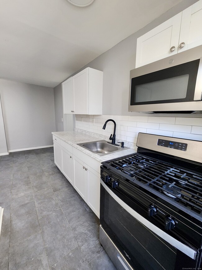 Building Photo - 980 Pembroke St