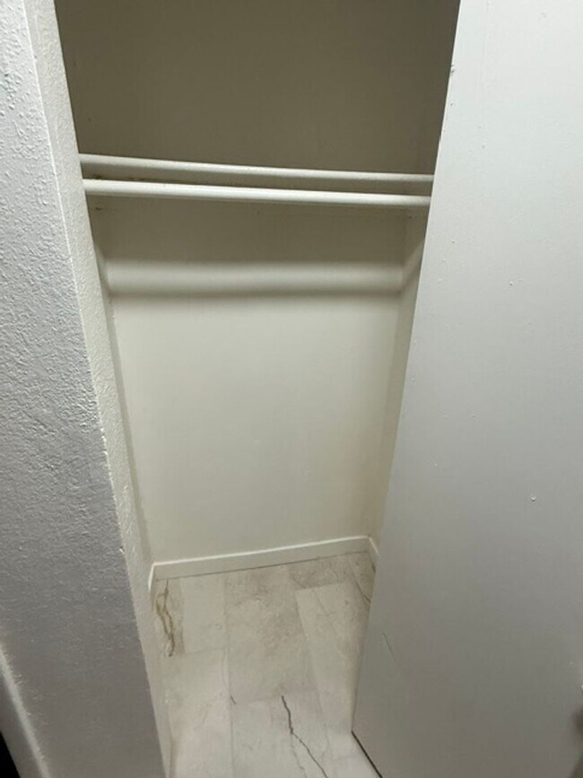 Foto del edificio - BEAUTIFUL 2STORY - 3DEBS 2 1/2 BATHS