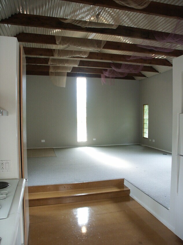 Vista a la sala de estar - 2622 N Burling St