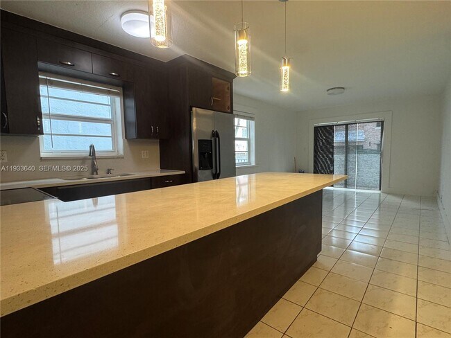 Foto del edificio - 1221 SW 122nd Ave