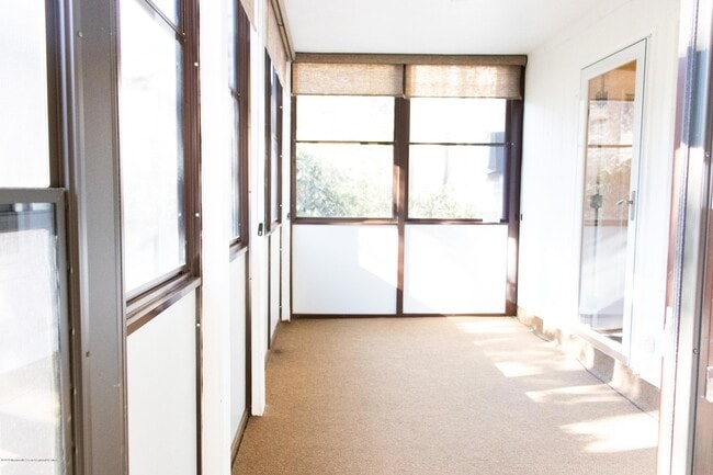 Building Photo - 107 Amberly Dr