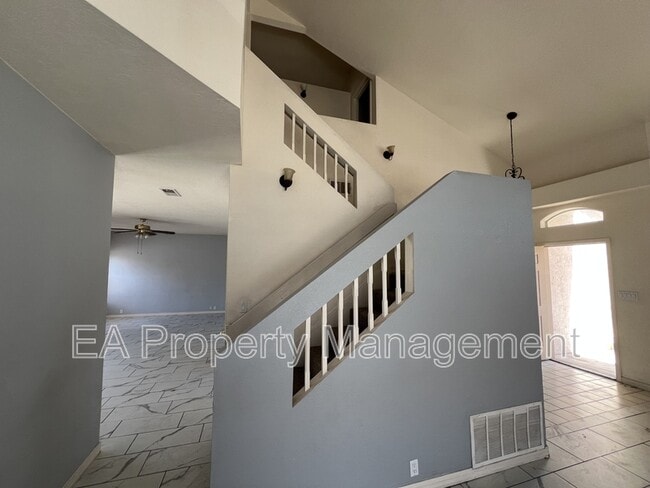 Building Photo - 4009 Pasaje Pl NW