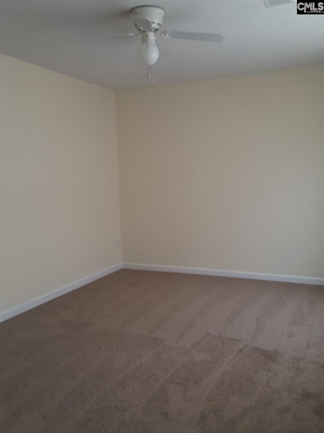 Foto del edificio - 221 Fox Grove Cir