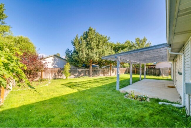 Building Photo - 3 Bedroom 2 Bath Home Close to Micron Available 4/20/26