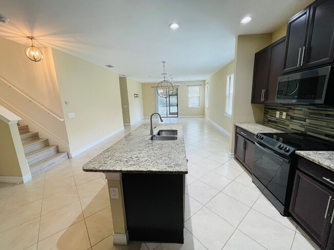 Building Photo - ? Stunning 5-Bedroom Home for Rent in Tusc...