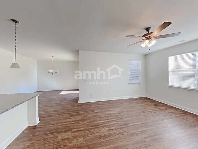 Foto del edificio - 7071 Creeksong Dr