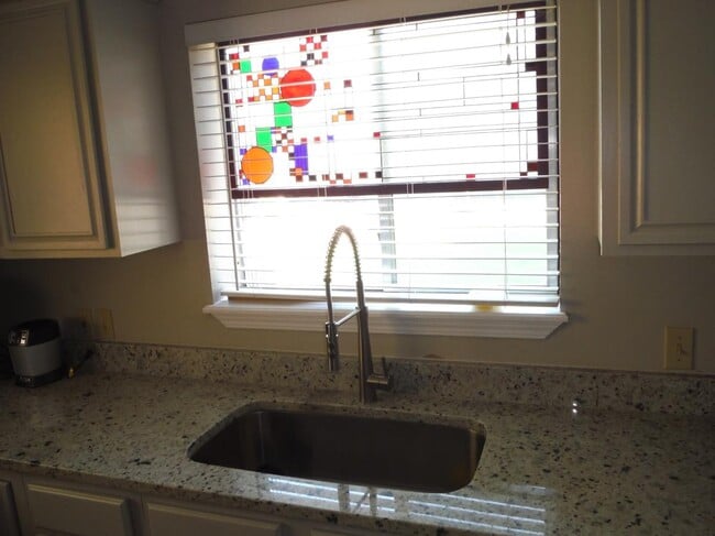 Photo - 816 E Texas St House