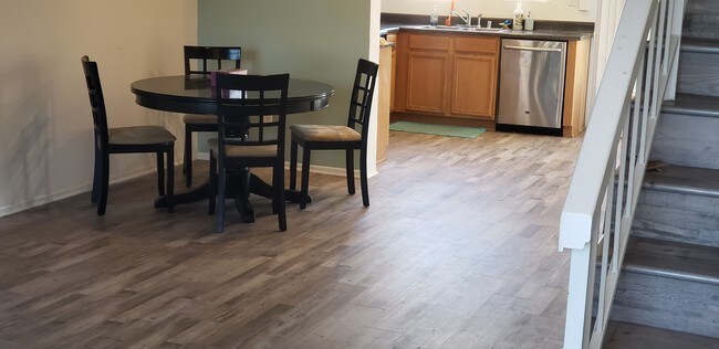 Building Photo - 19250 Hamlin St