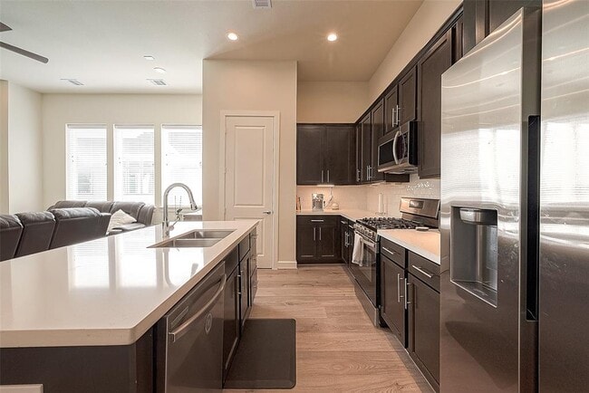 Building Photo - 139 Knightsbridge Park Ln